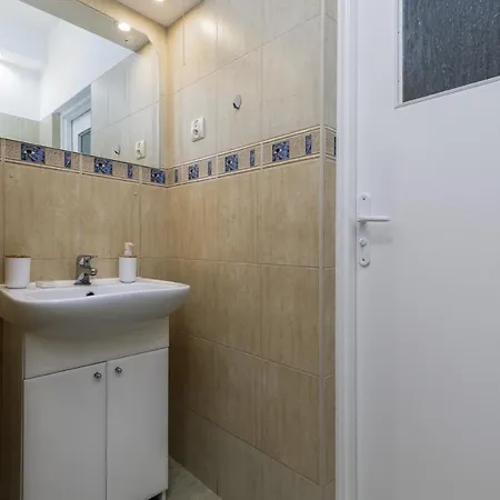 Elegant Studio By Renters *